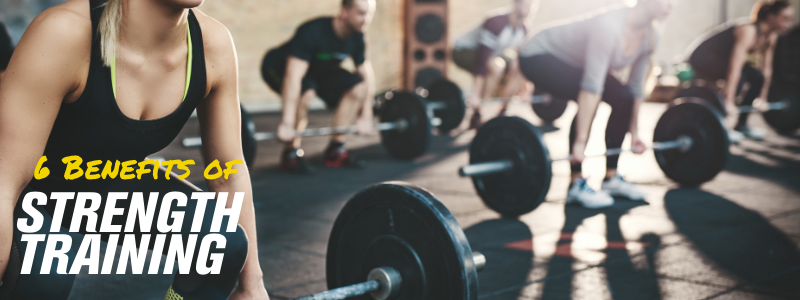 Woman in a weightlifting class doing deadlifts, text "6 Benefits of Stregth Training"