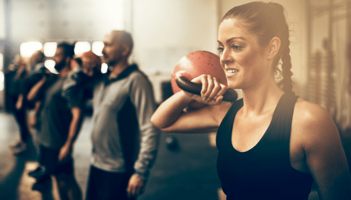 Woman in exercise class holdiing a kettlebell
